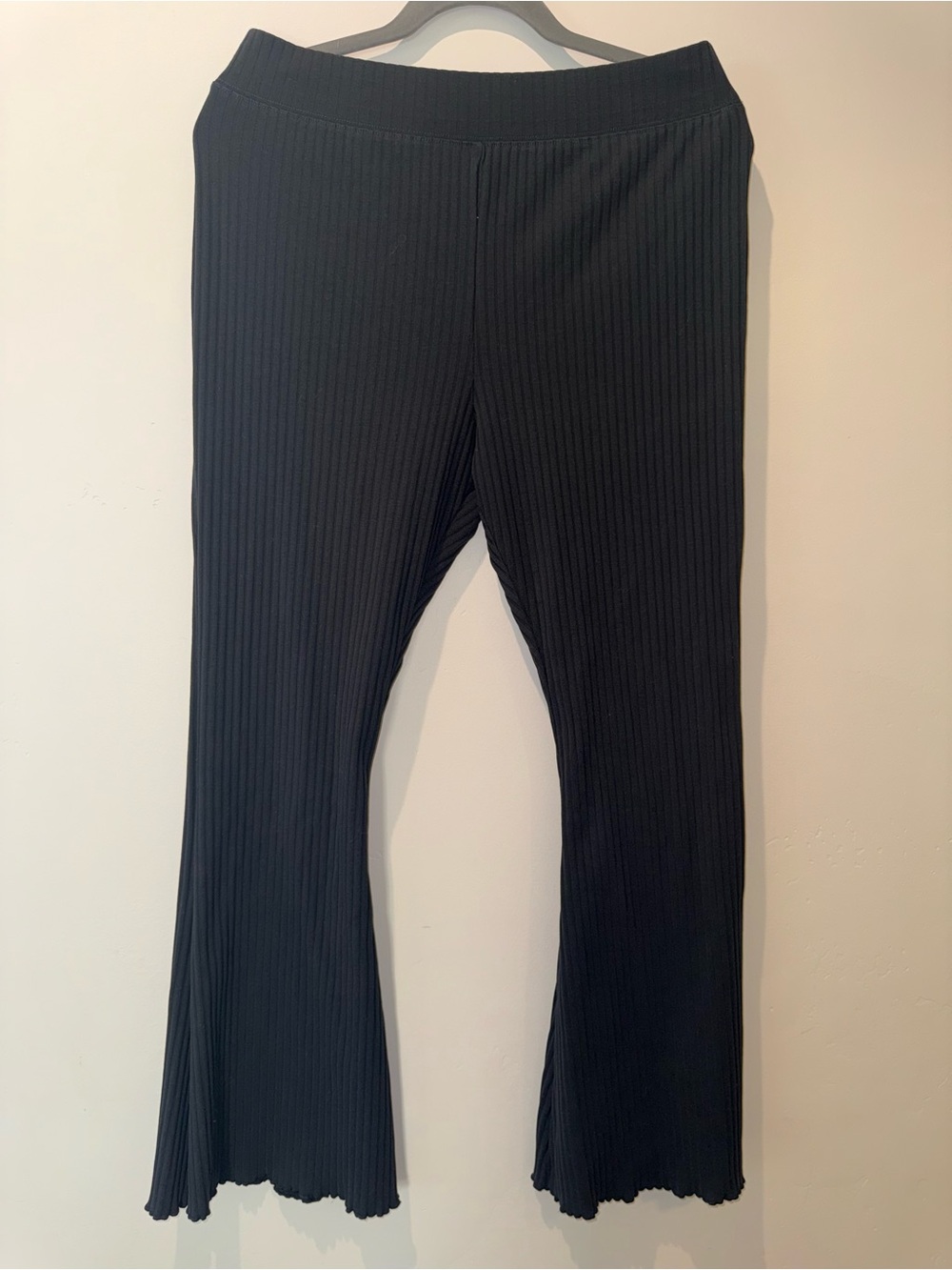 Nike Yoga Pants Womens Black Ribbed Knit Flare Lounge Travel Gym Bootcut Medium - Picture 2 of 6